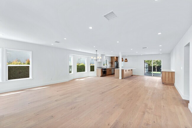 Building Photo - 619 S Gretna Green Way