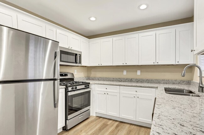 Building Photo - 1790 Silver Leaf Ct Sw