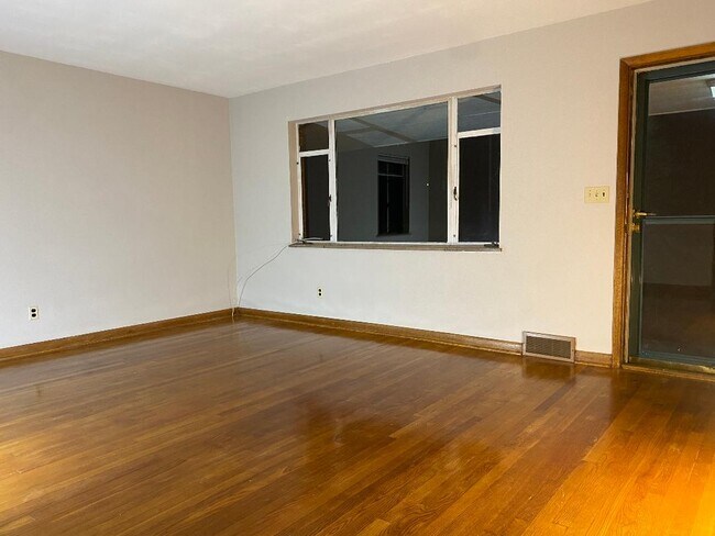 Foto del edificio - 704 Fairlawn Dr
