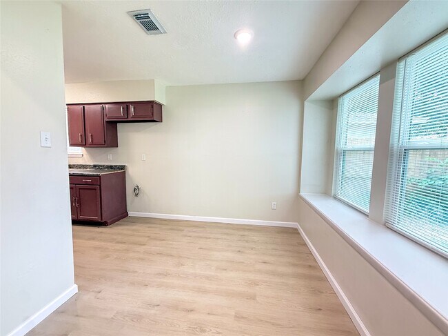 Foto del edificio - 4251 Rosegate Dr