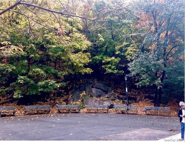 Foto del edificio - 225 Bennett Ave