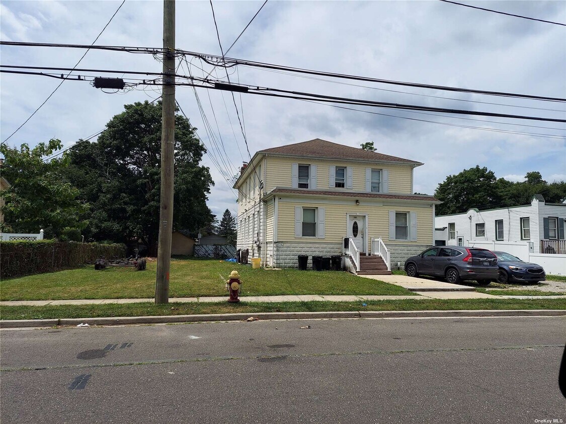 741 Clocks Blvd, Massapequa, NY 11758 House Rental in Massapequa, NY