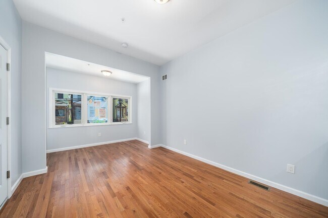 Building Photo - 49 Jewett Ave