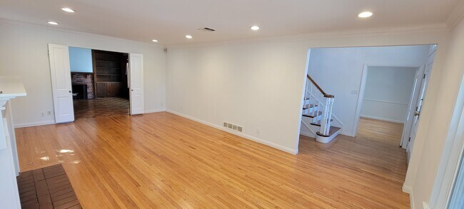 Foto del edificio - 661 Warner Ave
