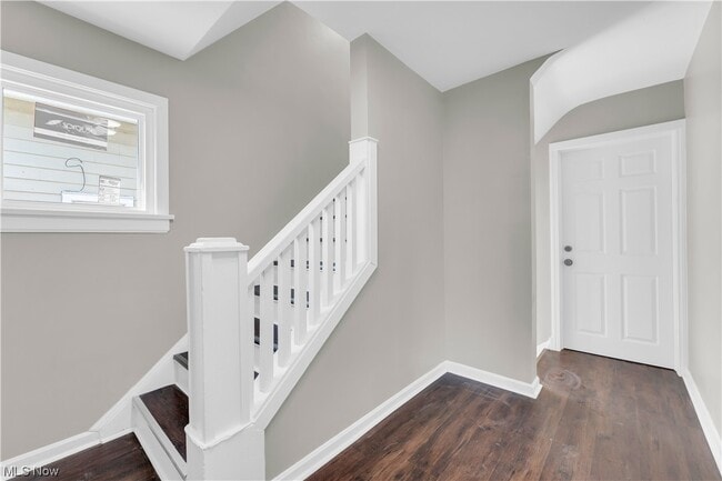 Building Photo - 4646 E 147th St