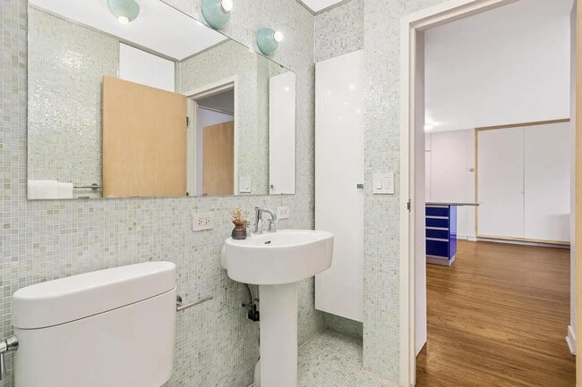 Foto del edificio - 2928 Dean Pkwy