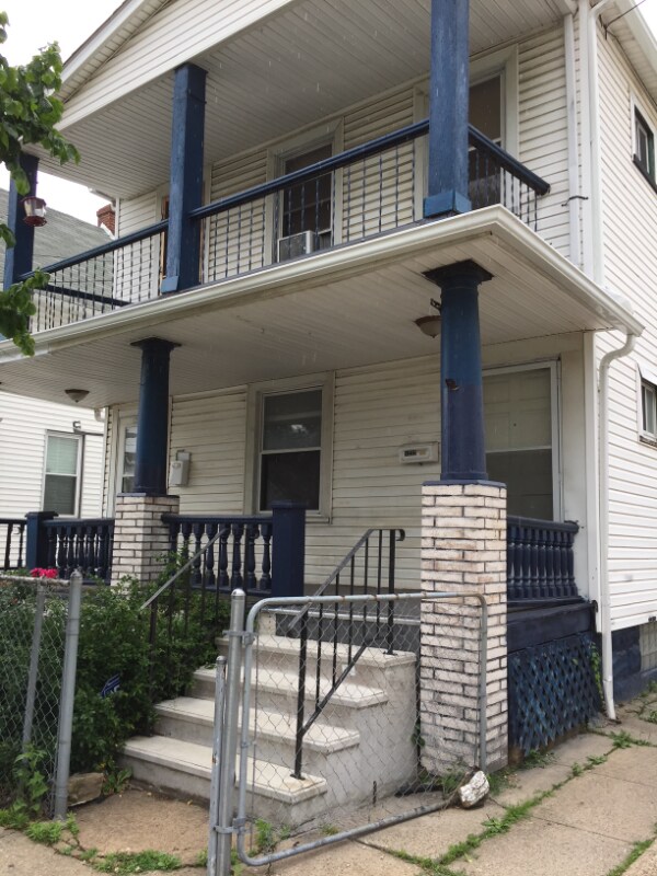 1234 Buhrer Ave Unit upper, Cleveland, OH 44109 Room for Rent in