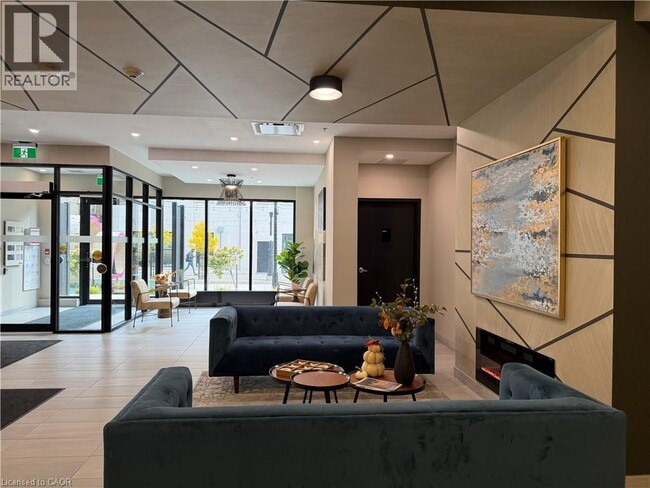 Photo du bâtiment - 60 Charles St W