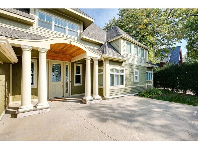 Foto del edificio - 26170 Birch Bluff Rd