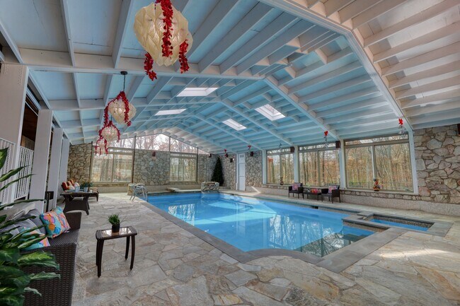 Building Photo - 91 Chestnut Ridge Rd
