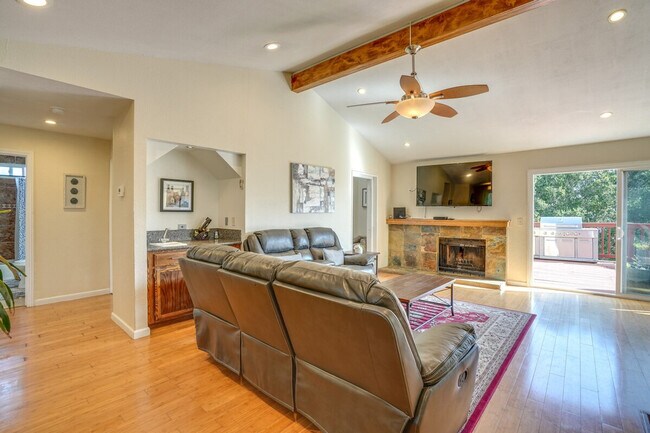 Foto del edificio - 420 Phoenix Cir