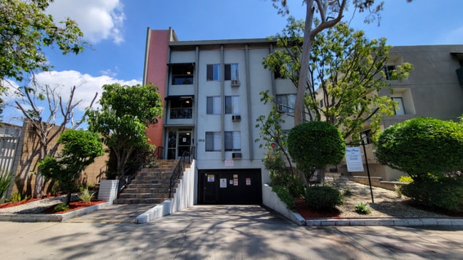 Photo - 1818 N New Hampshire Ave (Los Angeles, CA) Apartment