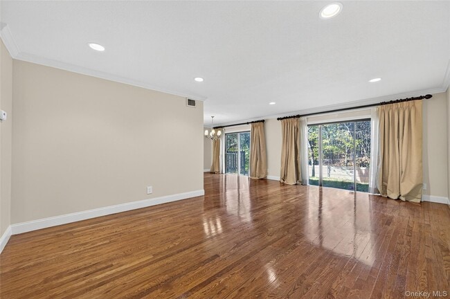 Building Photo - 7 Meadowood Dr