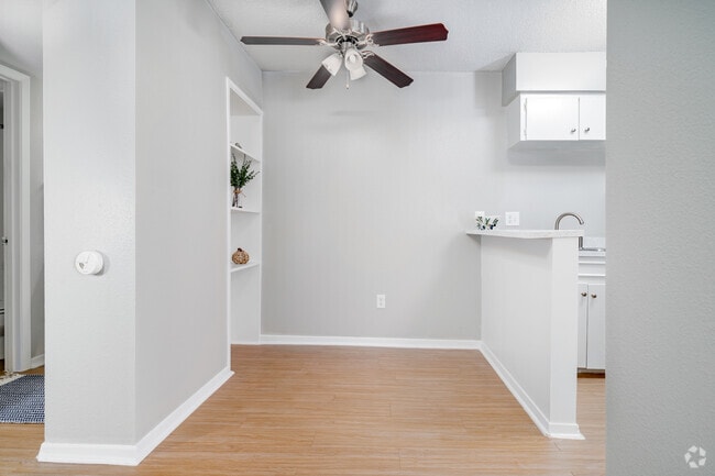 1BR, 1BA - 700SF - Dining Room - Greenbrier Apartments