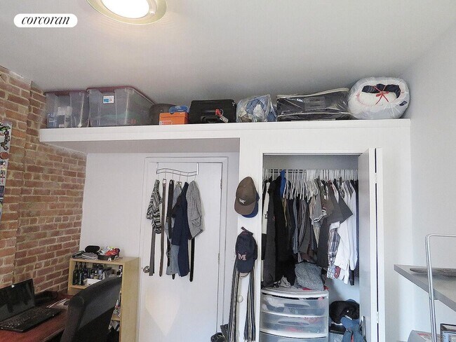 Foto del edificio - 302 E 92nd St