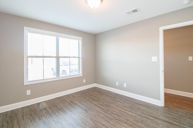 Foto del edificio - 325-C Landrum Place