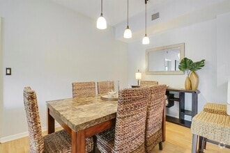 Building Photo - 2803 Sarento Pl