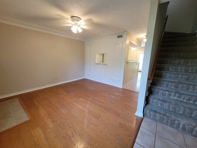 Foto del edificio - College Station - 2 bed/1.5 bath end unit ...