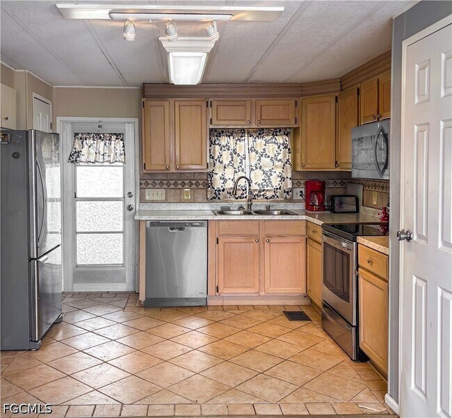 Building Photo - 5558 Sir Walters Way