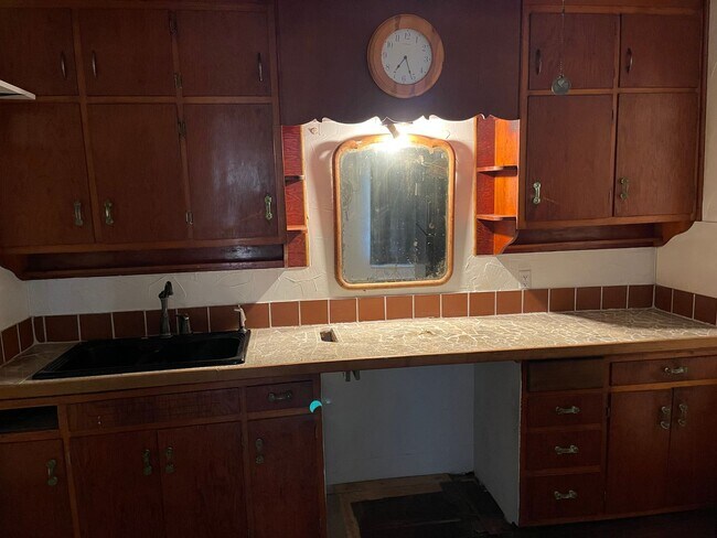 Foto del edificio - $1100 - 3 bed 1 bath - Single Family Home