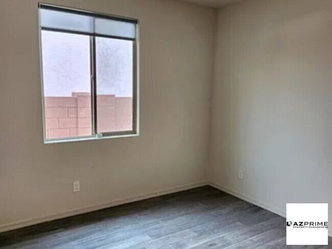 Foto del edificio - Single Family Residence