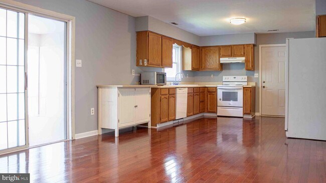 Building Photo - 6702 Manatee Ct