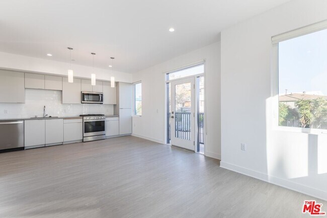 Foto del edificio - 843 Wilcox Ave