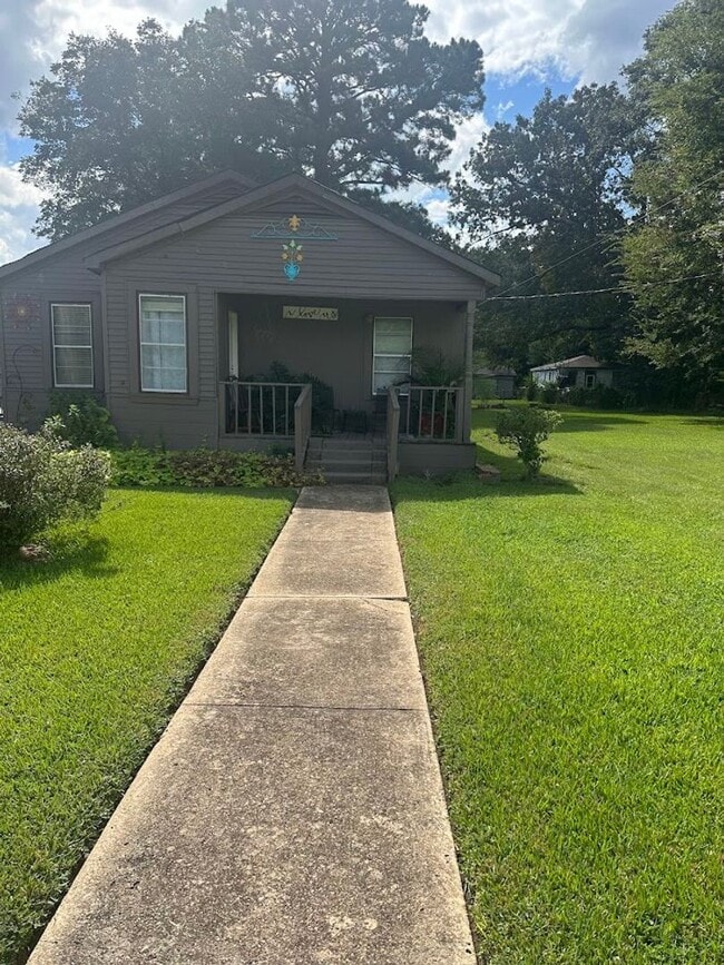 Building Photo - 5825 Grantham St