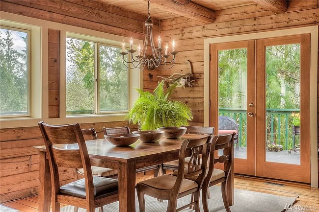 Dining Area - 19302 Fales Rd