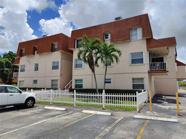Foto del edificio - 1560 W 46th St