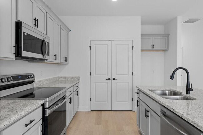 Building Photo - Newly Renovated Townhomes at James Creek!