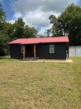 Building Photo - 324 Dewey St