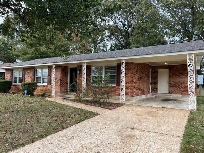 Foto del edificio - Check out this 3- Bedroom Prattville Cutie !!