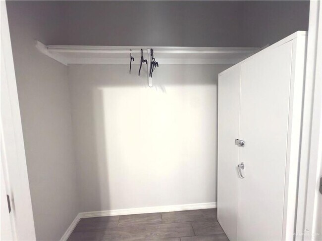 Foto del edificio - 1303 W Heritage Dr