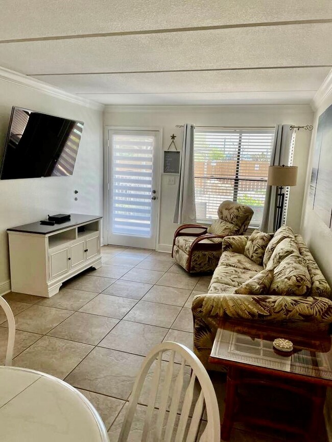 Building Photo - 108 E Coronado Dr