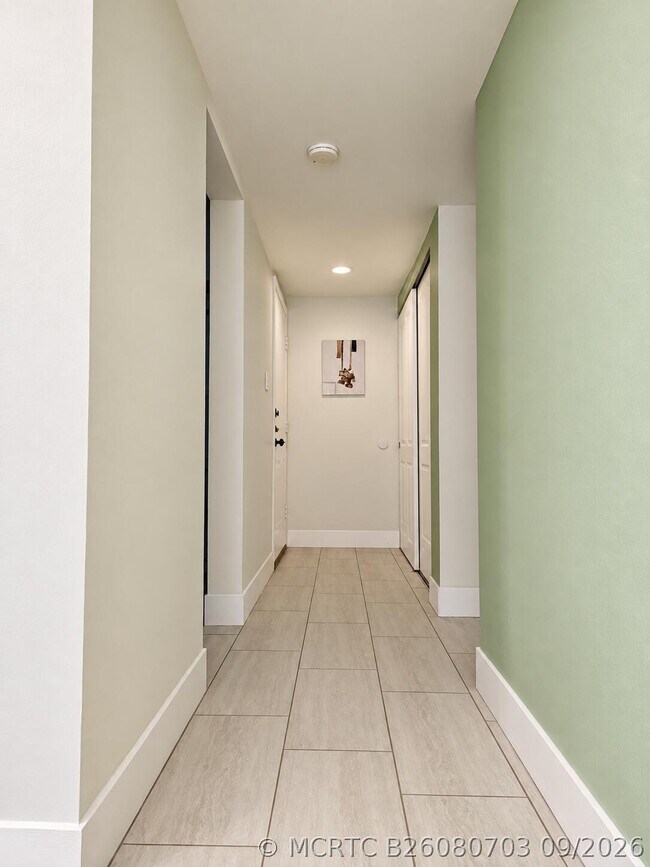 Foto del edificio - 138 S Cypress Rd