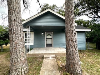 Building Photo - 300 N Oak Dr