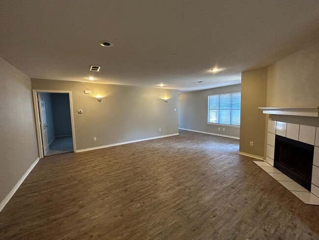Building Photo - 8234 Raleigh Ave