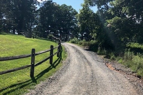 country road - 226 Triad Ln