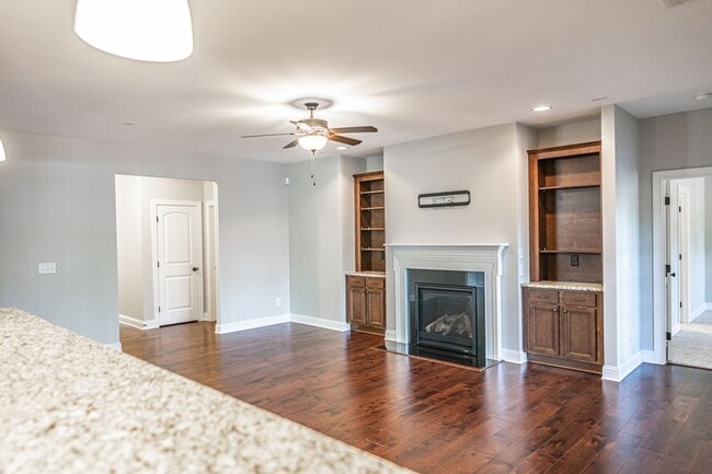 Foto del edificio - 100 Wiregrass Ln