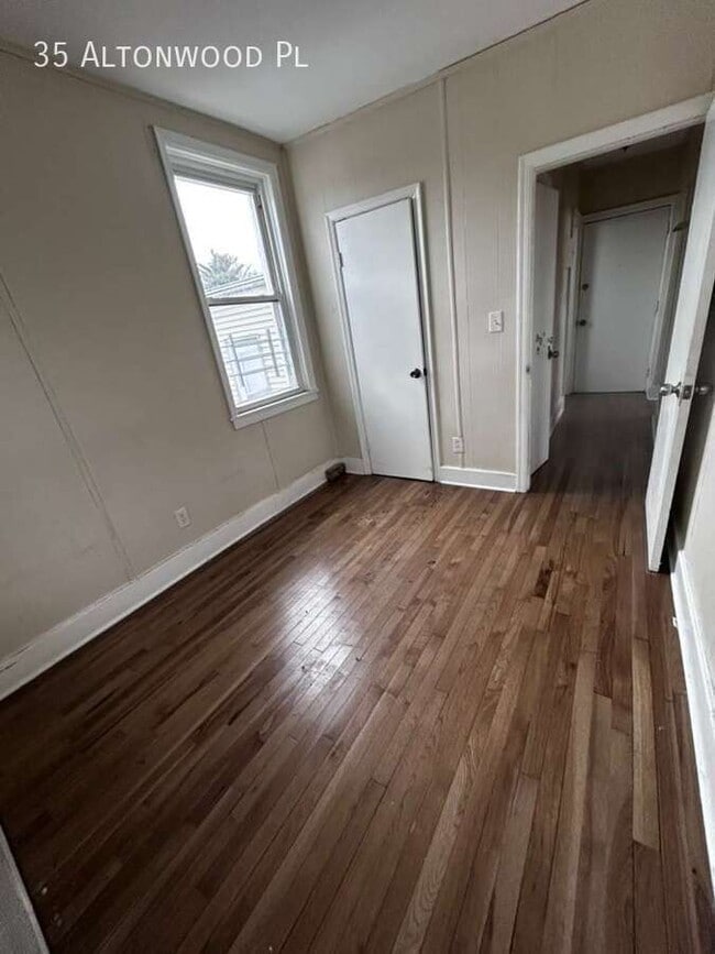 Foto del edificio - 35 Altonwood Pl