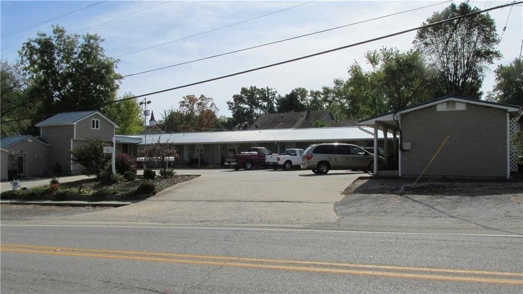 Primary Photo - 269 E Pickens Rd