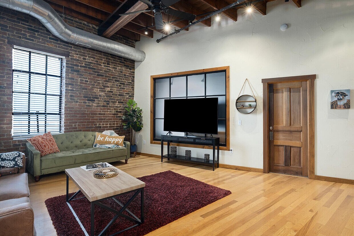 Primary Photo - 509 W Olive St