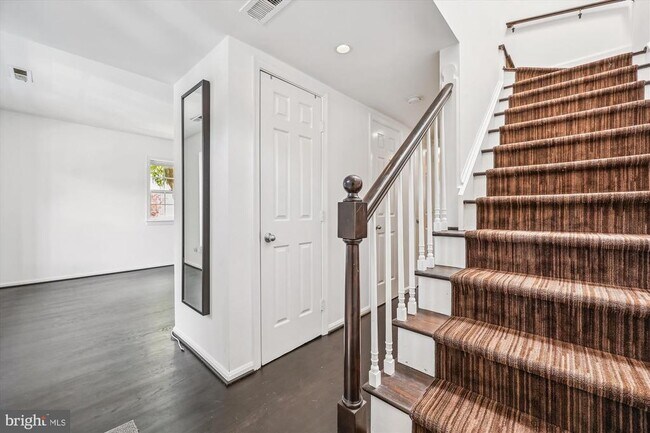 Foto del edificio - 6705 Hillandale Rd
