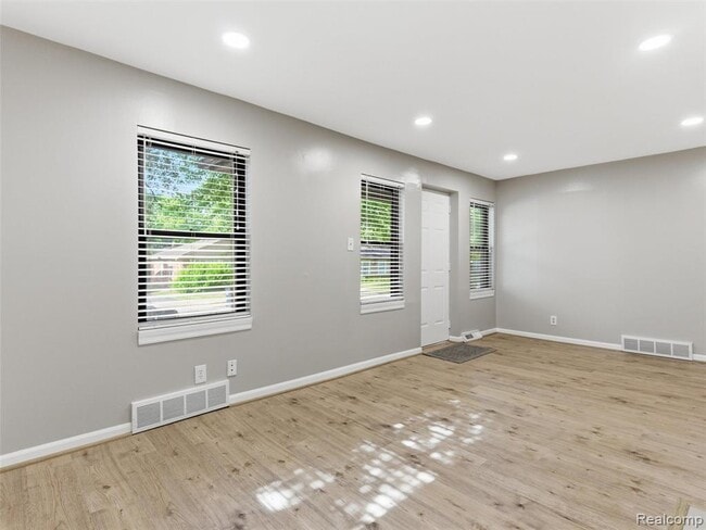 Building Photo - 404 La Plaza Ct