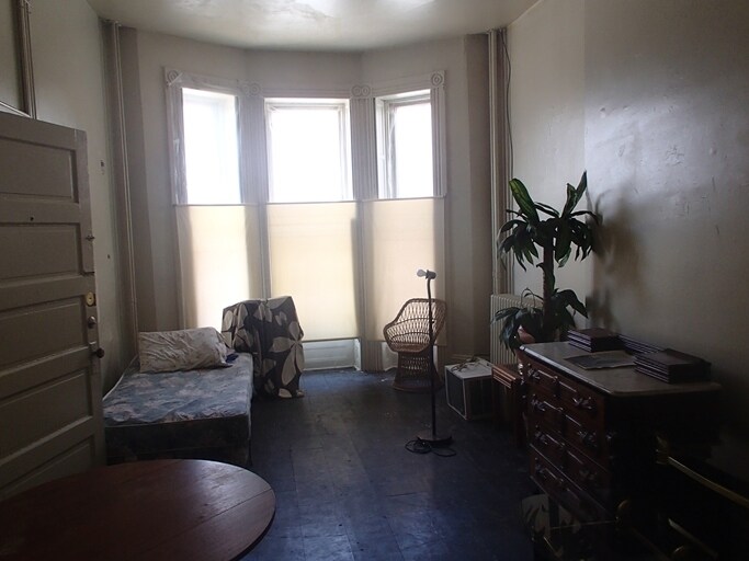 Foto del edificio - 1703-1705 Saint Paul St