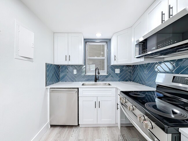 Building Photo - Gorgeous 2 bedroom 2  Condo in Boca Raton across from Nova University