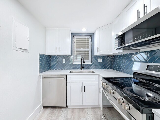 Foto del edificio - Gorgeous 2 bedroom 2  Condo in Boca Raton across from Nova University