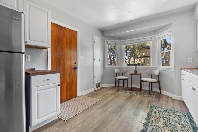 Foto del edificio - 2378 N 69th St