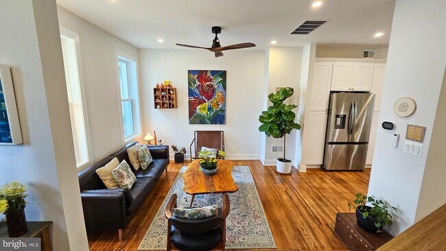 Foto del edificio - 3206 Warder St NW